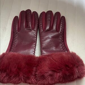Elegant Burgundy Leather Gloves with Faux Fur Trim